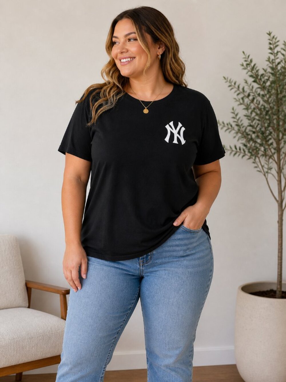 New York Yankees Minimal Logo Tee | Size XL